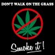 Shirt Don't Walk On The Grass, Smoke it ! - noir pour homme et femme